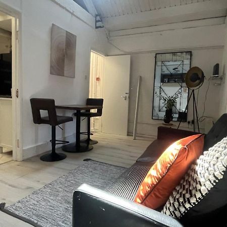 Nifty 2 Bedroom Flat In Goswell Rd Londra Esterno foto